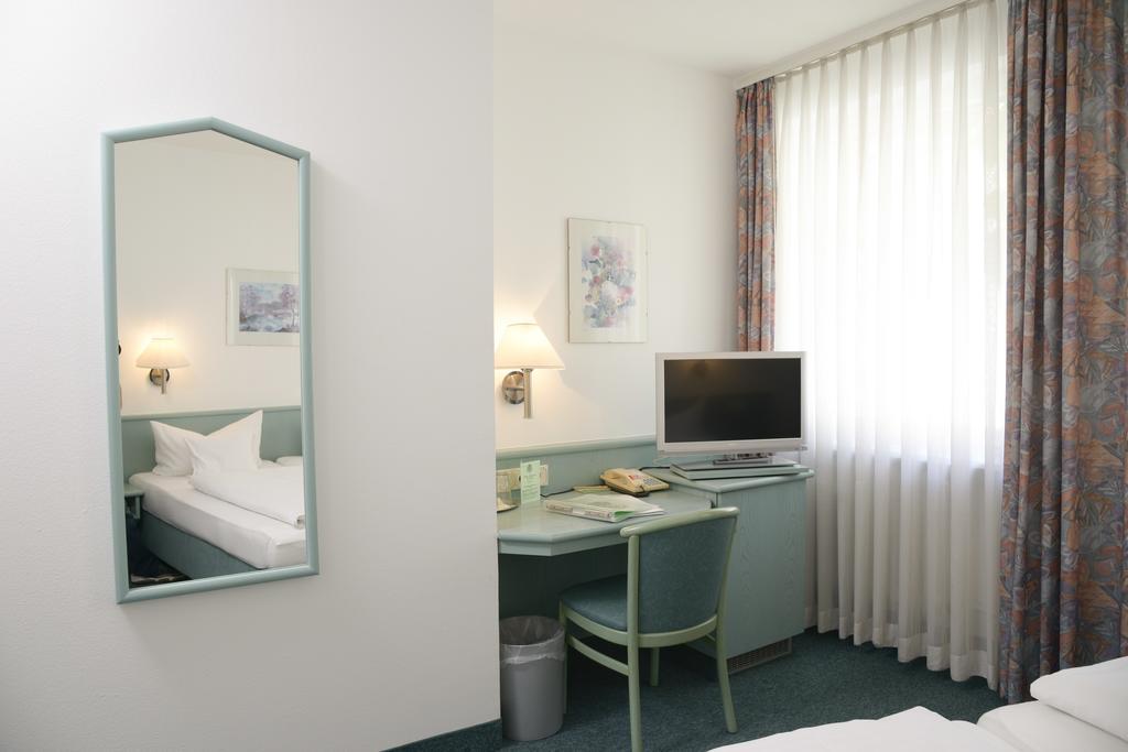 Hotel Till Eulenspiegel - Nichtrauchhotel - Garni Вюрцбург Экстерьер фото