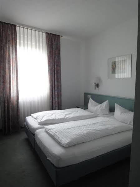 Hotel Till Eulenspiegel - Nichtrauchhotel - Garni Вюрцбург Экстерьер фото